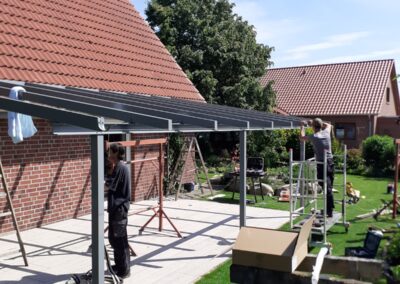 Terrassenüberdachung angeschlossen an bauseitigem Hausdach